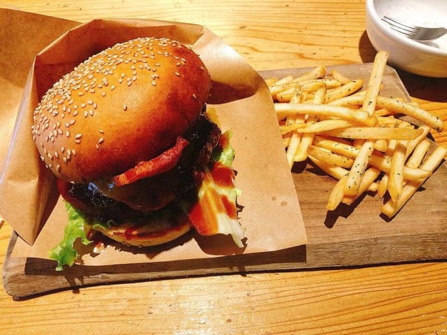 ライズアンドウィン カンパニー カミカツ タップルーム - サブ画像1