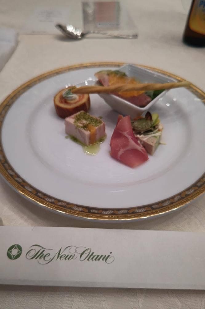 PARTY & DINING FOUR SEASONS