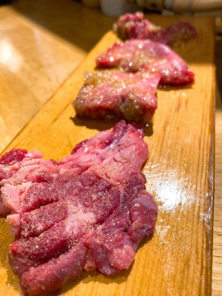 卸問屋直営 立ち食い 一切れ焼肉 松田