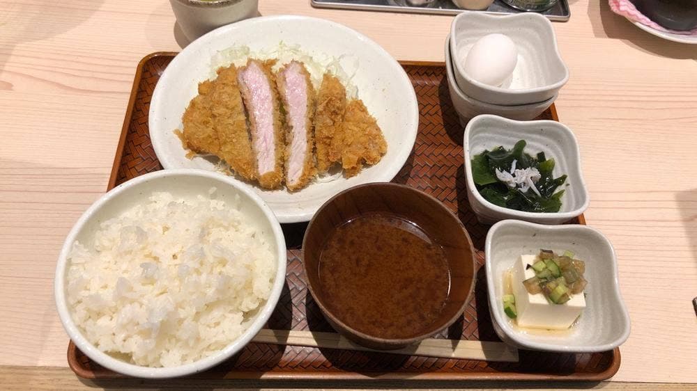 とんかつは飲み物。新宿店