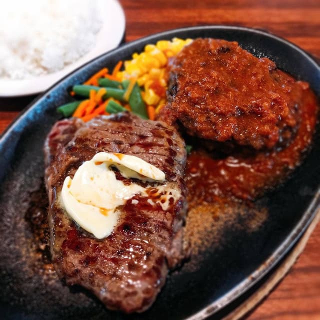 ハンバーグ＆ステーキ 紅矢 港北センター南店 - サブ画像2
