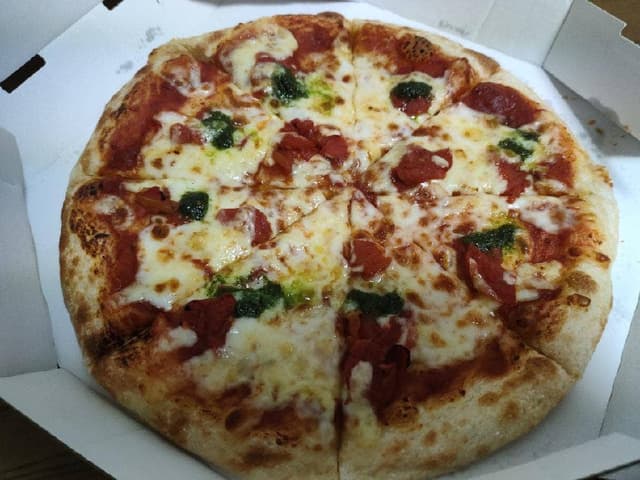 ピザハット 忍ケ丘駅前店 - サブ画像1