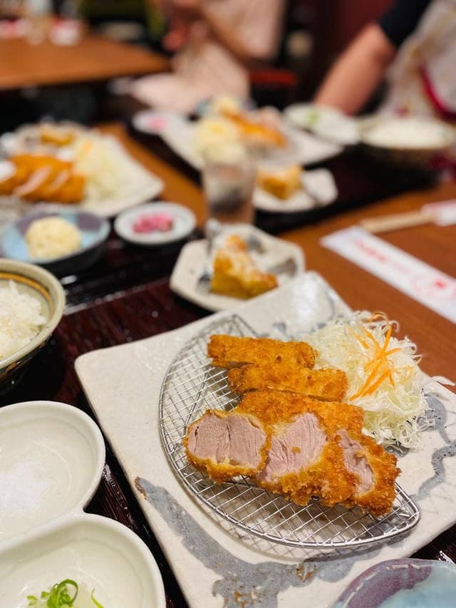 名古屋名物みそかつ 矢場とん 大阪松竹座店 - サブ画像1