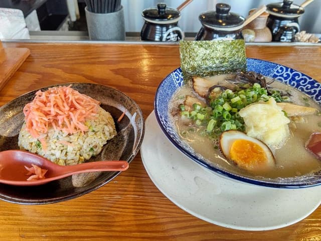 鶴亀堂 勝川店 - サブ画像1