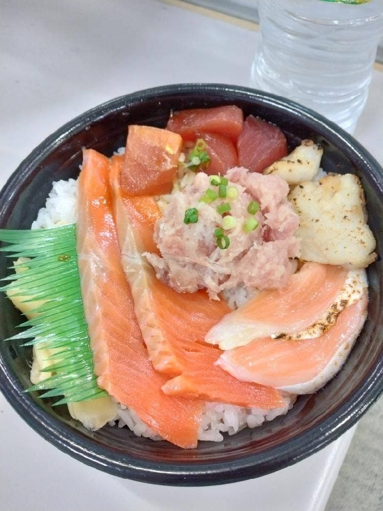 魚丼 神田西口店