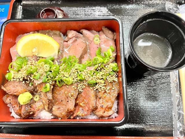 米の上で肉おどる 旨い米と焼肉重 ミツボシ ららぽーと福岡店 - サブ画像1