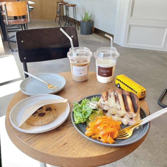 SCHOOL BUS COFFEE STOP SAKAI - サブ画像1