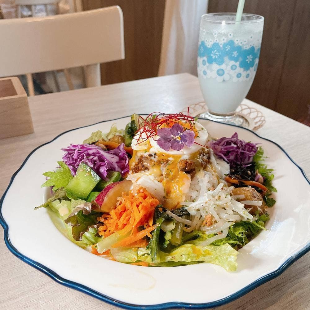 flower natural food cafe