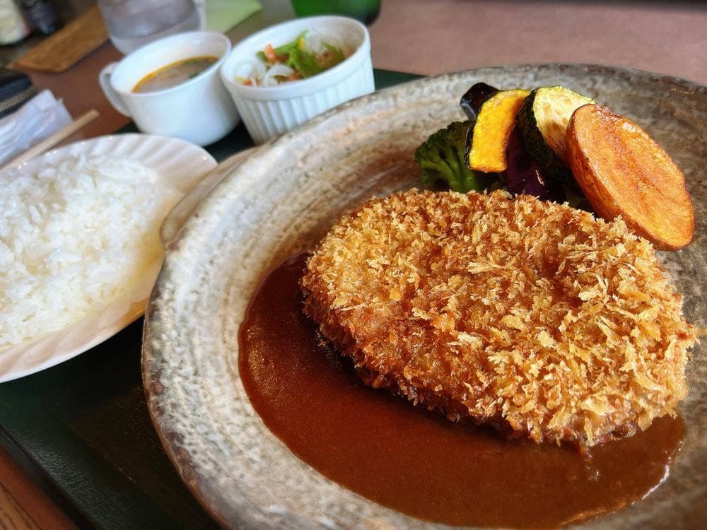 洋食処 トレモロ