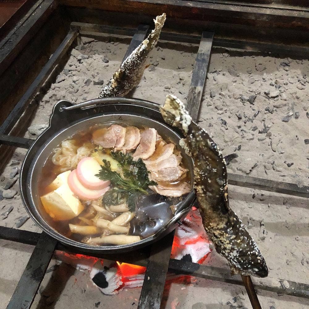 山水館 信濃 食事処