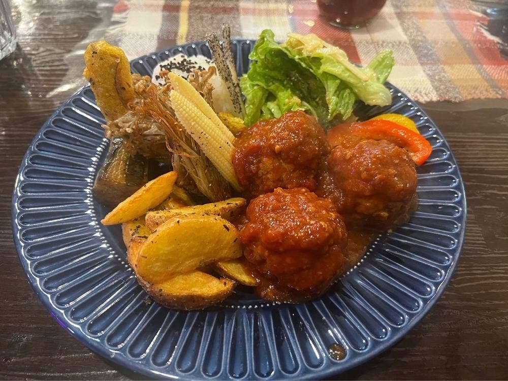WOODPECKER CAFE DINING
