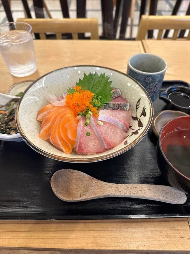 小倉漁介酒場 魚衛門 - サブ画像1