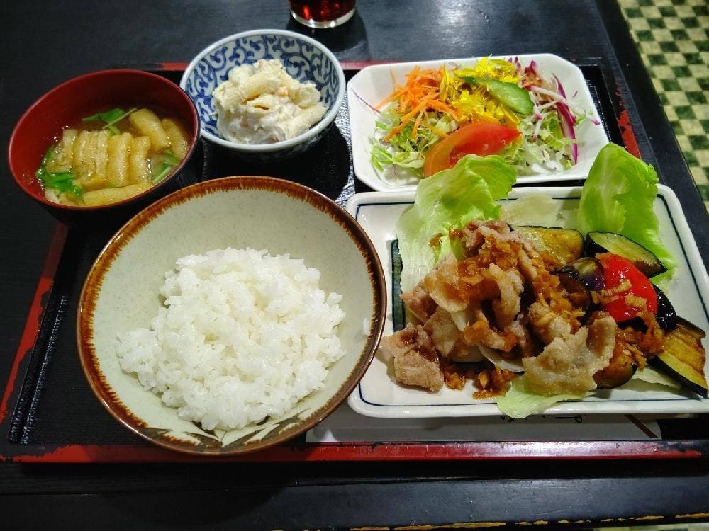 たに飲み処食い処