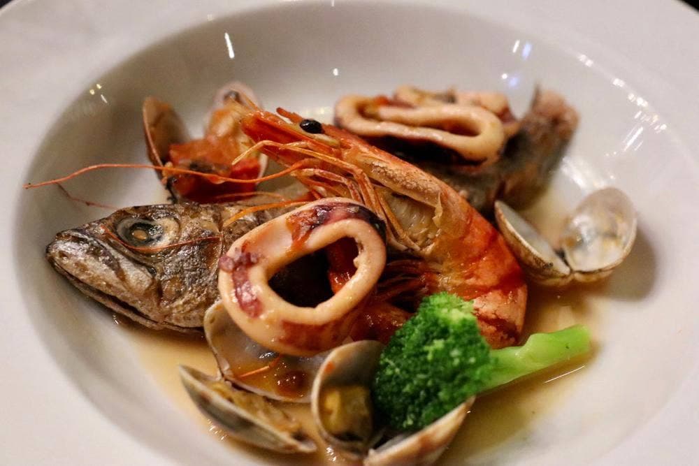 肉割烹 門