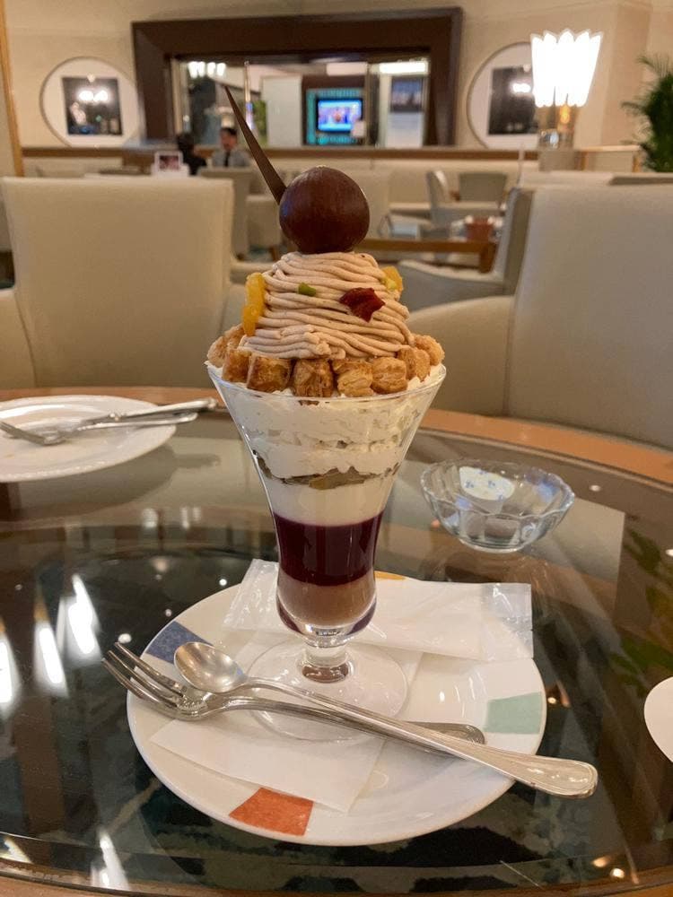 ロビーラウンジクリスタルムーブメント