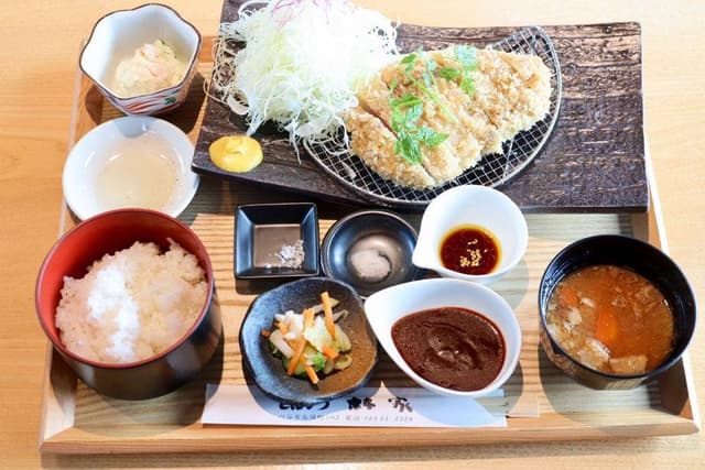 呑めるとんかつ屋 林家 - サブ画像1