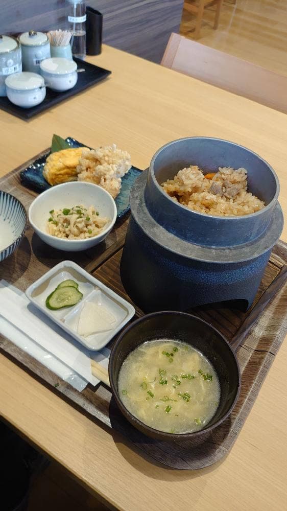 鶏料理専門店 トリヤマルハチ 次郎丸店