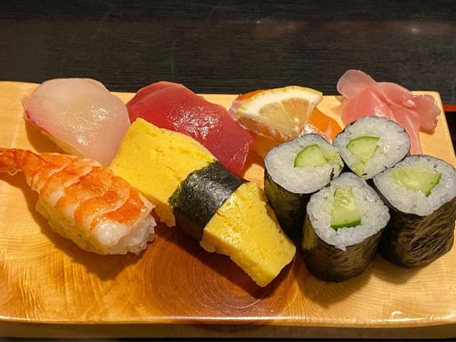 初美寿司 JR山科駅前店 - サブ画像1