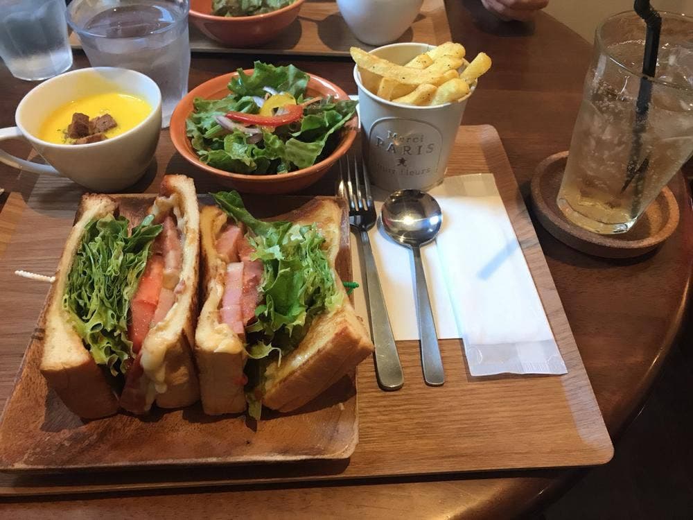 Bakery Cafe & Salon HAND³