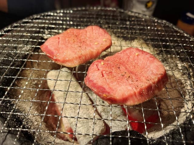 炭火焼肉肉刺しにく式 南郷18丁目店 - サブ画像1