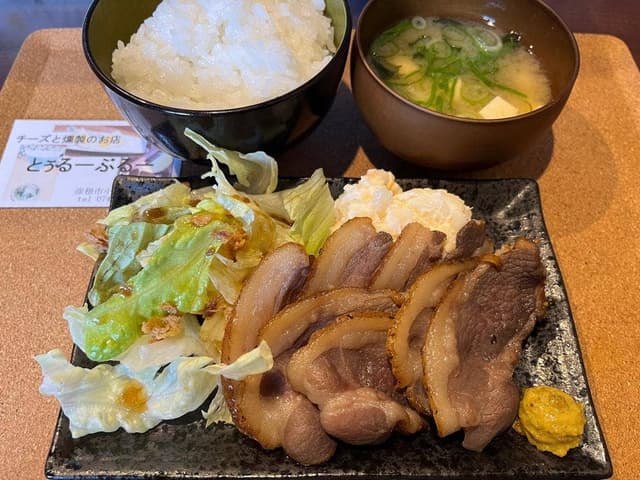 チーズと燻製のお店 とぅるーぶるー - サブ画像2