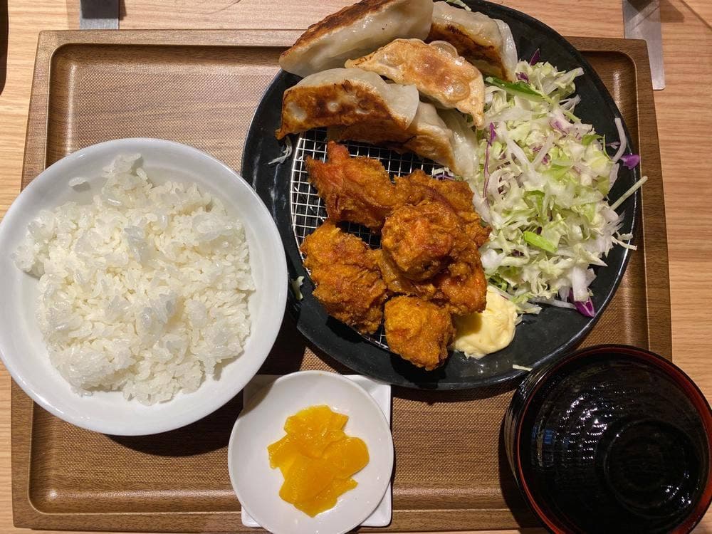 餃子とカレーザンギの店 点心札幌 大通本店
