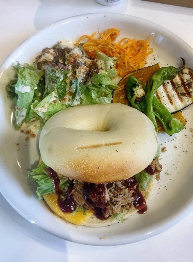 RISE & WIN Brewing Co. BBQ & General Store - サブ画像1