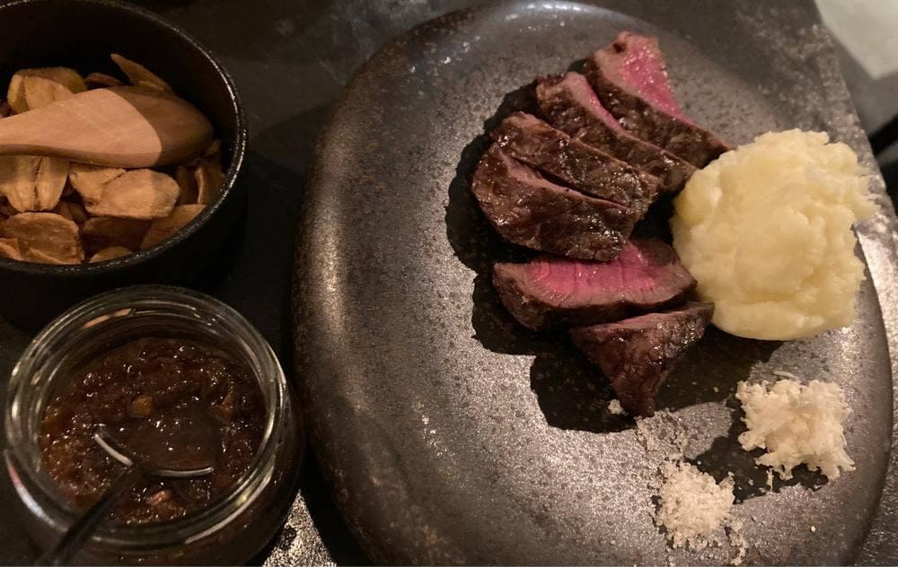 赤身肉ステーキダイナー アカウシ