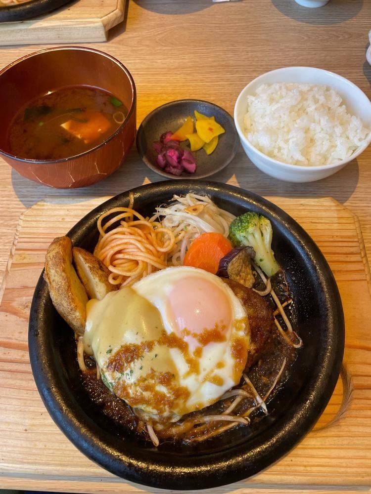 肉定食処 ぎんごんちゃん。食堂