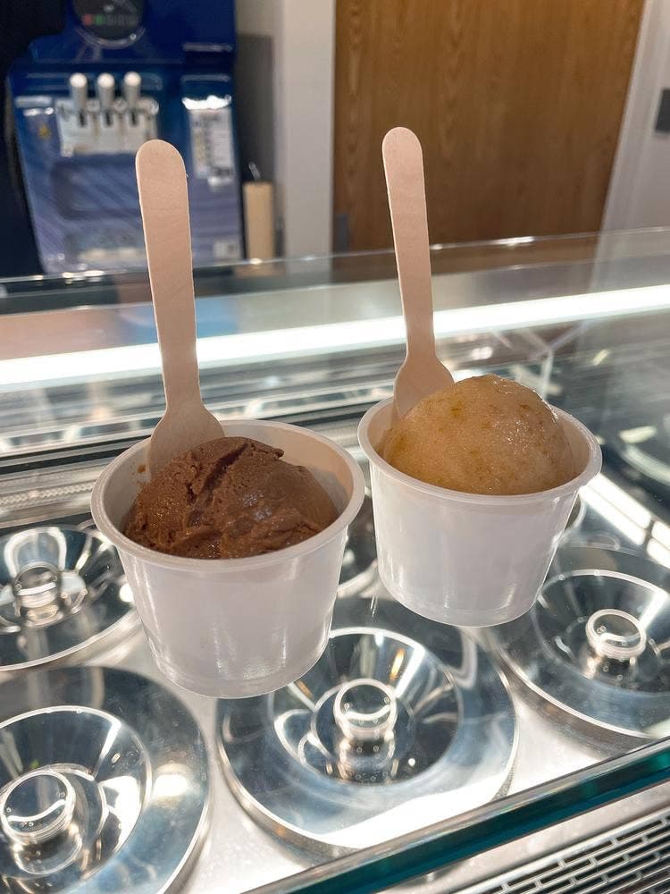 Gelato&softcream stand io