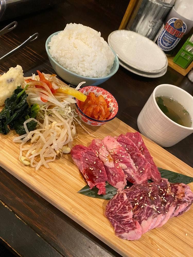 ホルモン焼肉食堂 ウシロード