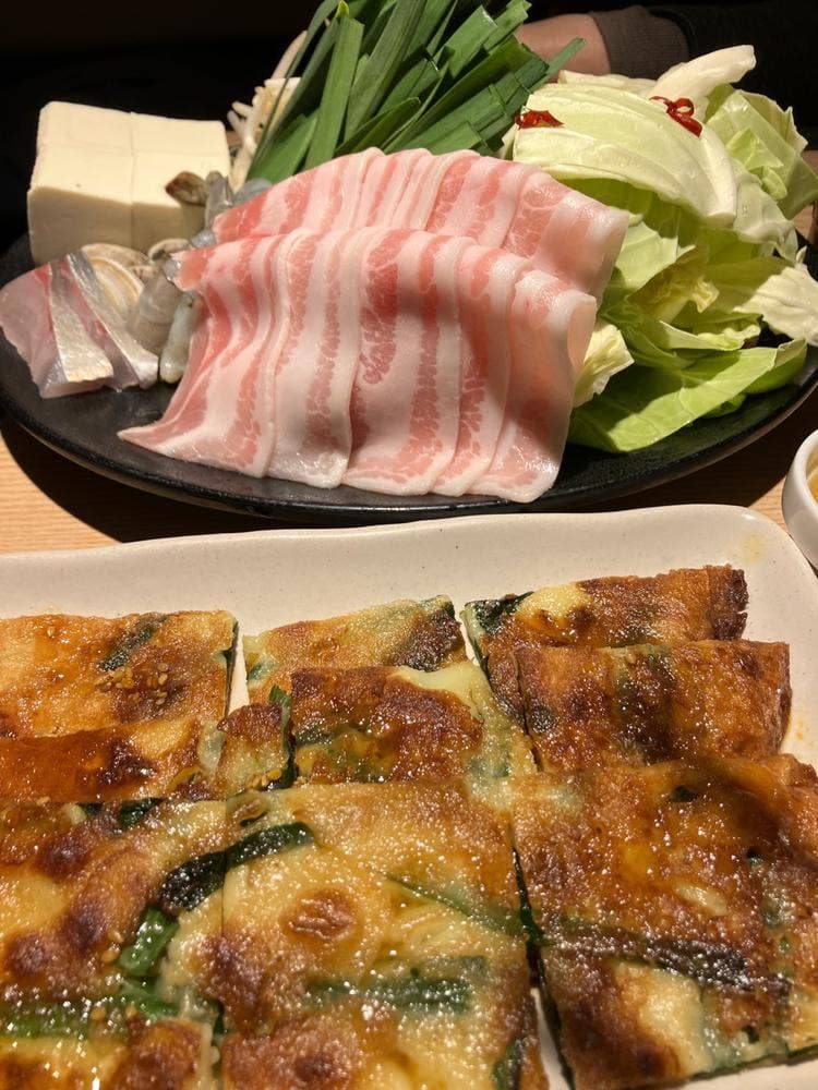 梅田韓国料理と二色鍋 かん菜
