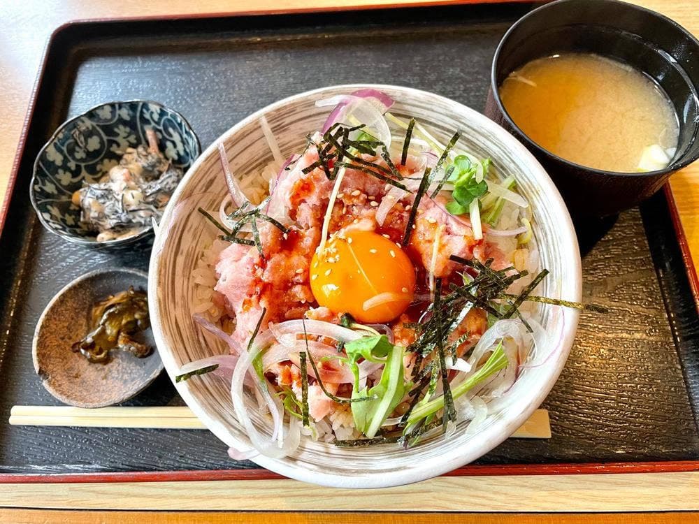 潮風料理 舵屋