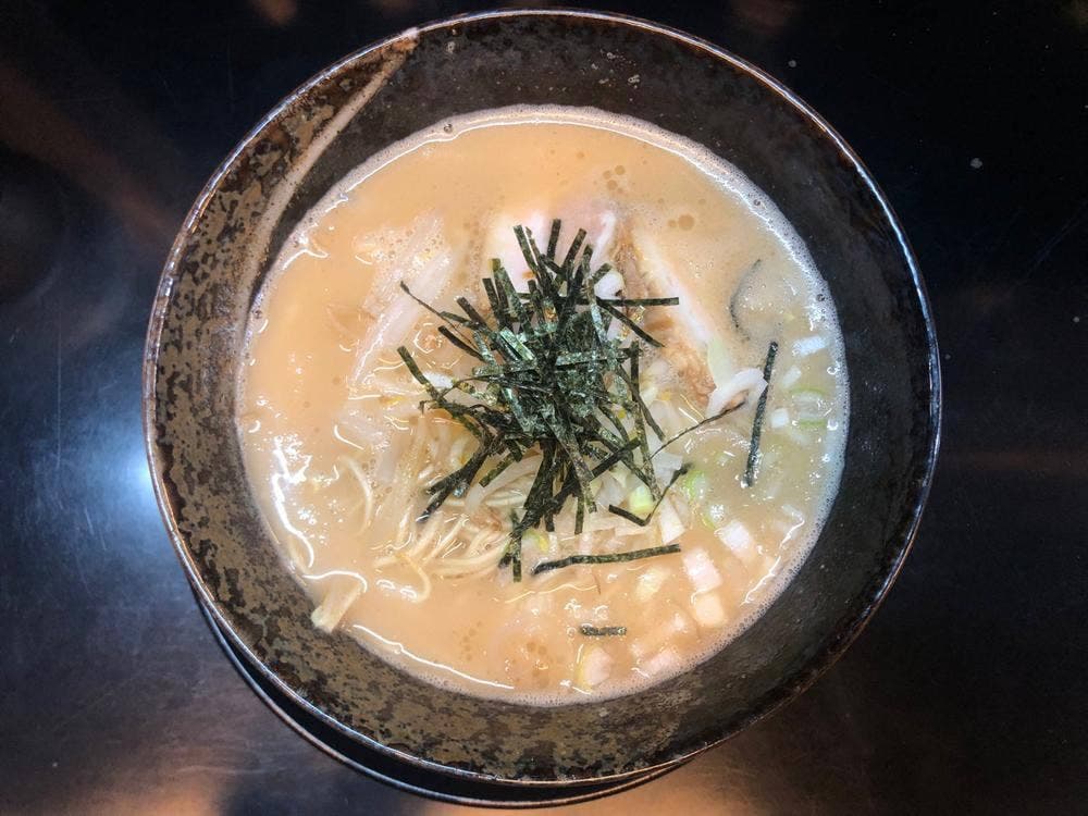 本格博多豚骨ラーメン 豚野郎