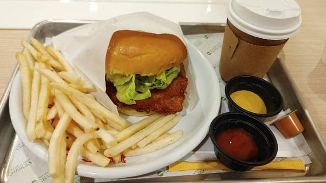 チャーリーズ フライドチキン＆バーガー 広島アルパーク店 - サブ画像1