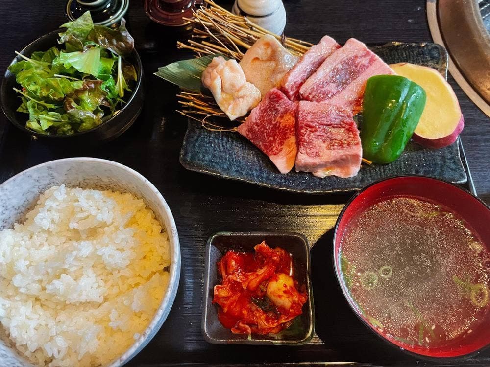 炭火焼肉 まる福