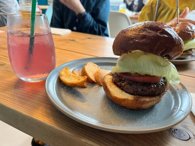 ユーエフオー バーガー アンド サンドイッチ カフェ - サブ画像1