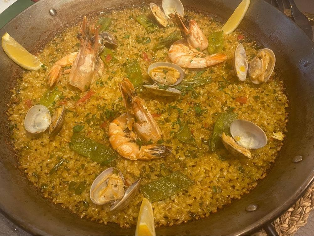 スペイン料理とワイン anocado