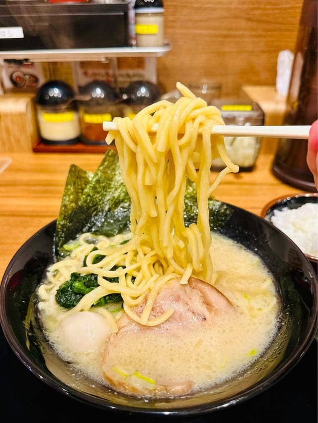 横浜家系ラーメン 春吉家 天神三丁目店 - サブ画像2