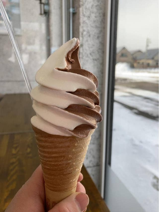 シャルロット 苫小牧店 ウトナイ珈琲焙煎所 - サブ画像1