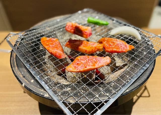 炭火焼肉 まる - サブ画像1