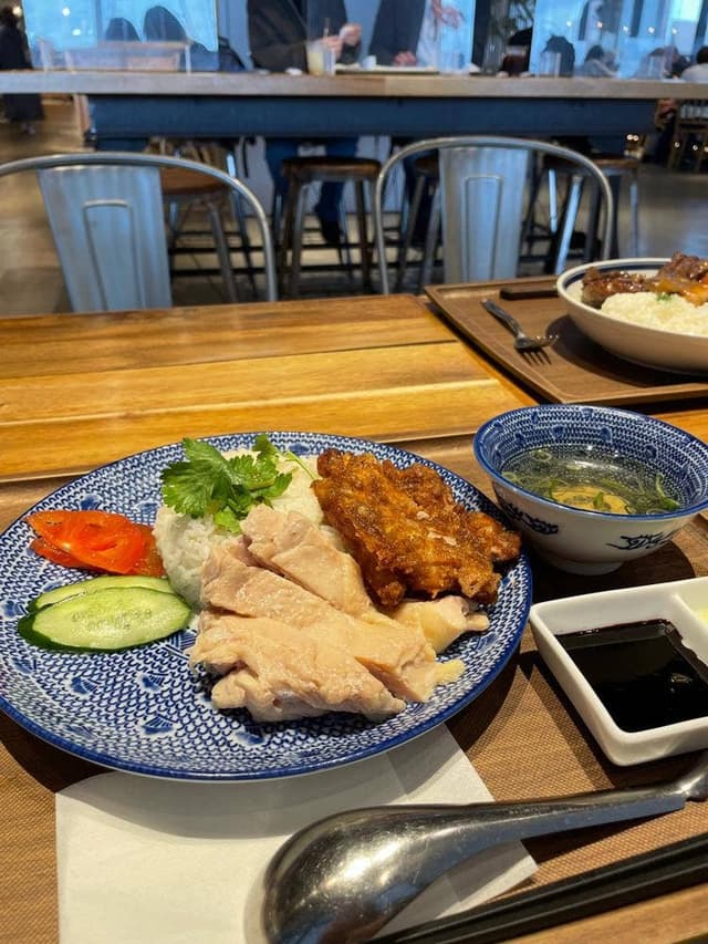 アジア食堂 新嘉坡鶏飯 三井アウトレットパーク 横浜ベイサイド店 - サブ画像1