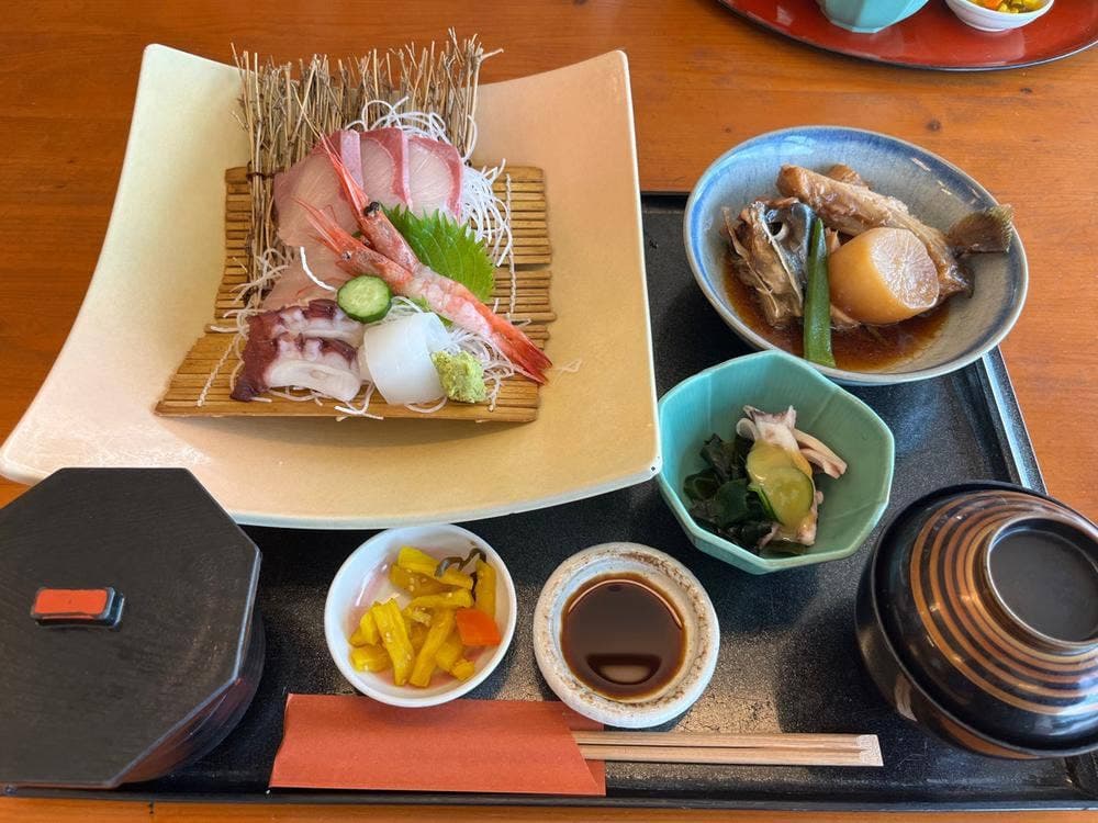 越前港漁師直営 海の幸 食処 えちぜん