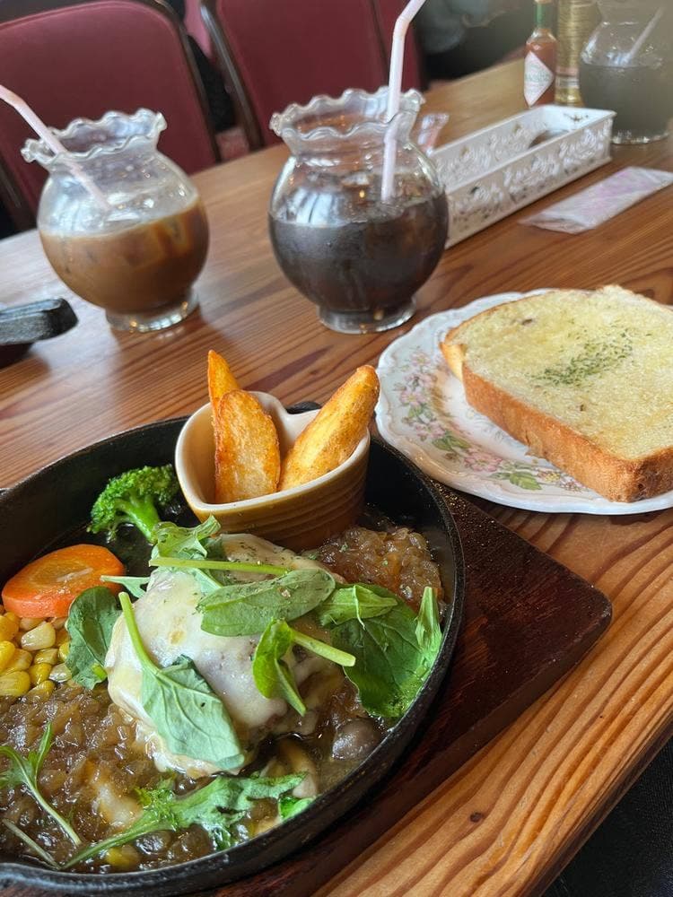 Woody Carrot & MOMOKO HOUSE