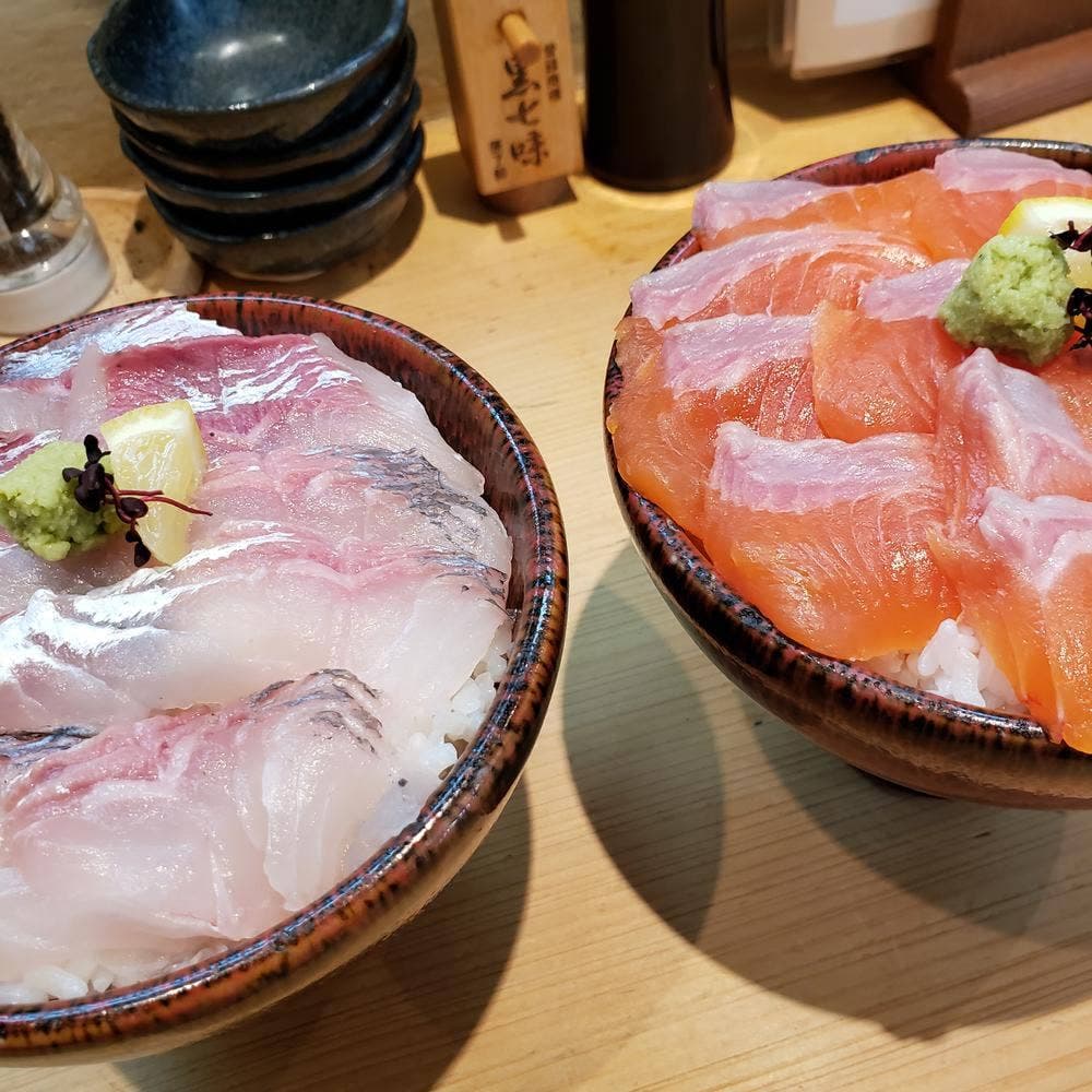 サーモン丼専門店 熊だ