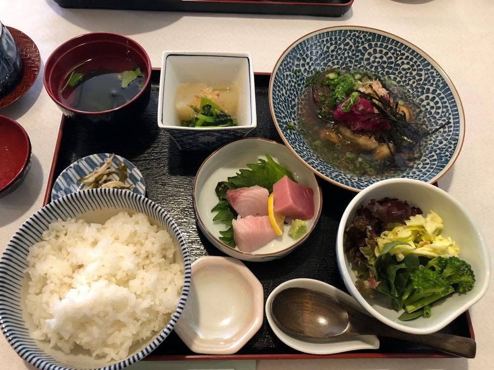 たべもの処 まるりょう