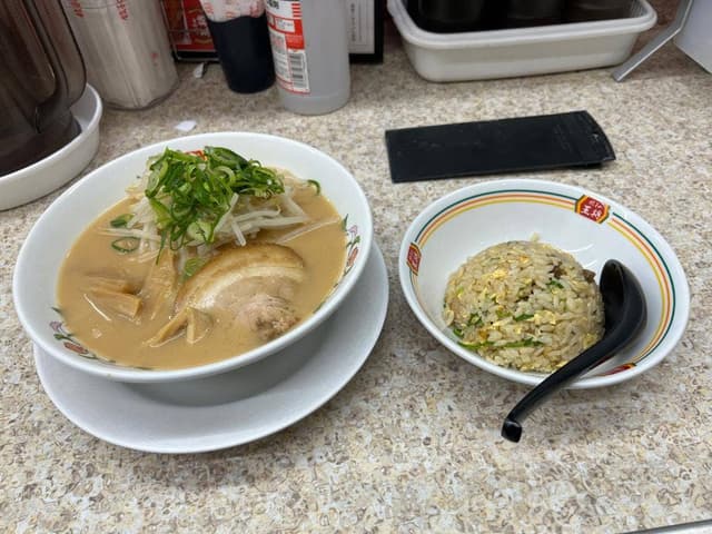 餃子の王将 JR高槻店 - サブ画像1