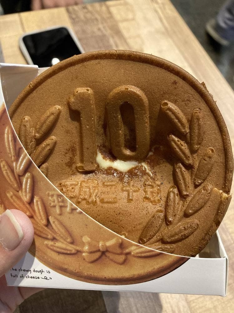 ワッフルコンジャン x 大王チーズ10円パン 原宿店