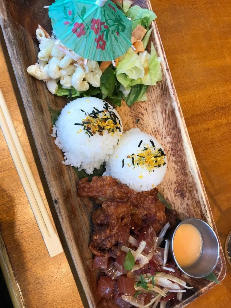 HALENOHEA ハワイアンカフェダイナー