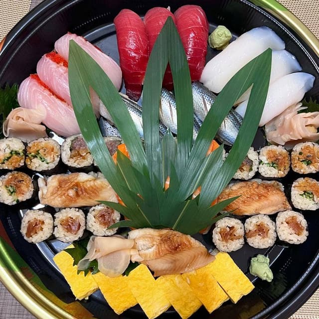 お持ち帰り鮨専門店 鮪と小肌と穴子とそれから - サブ画像1